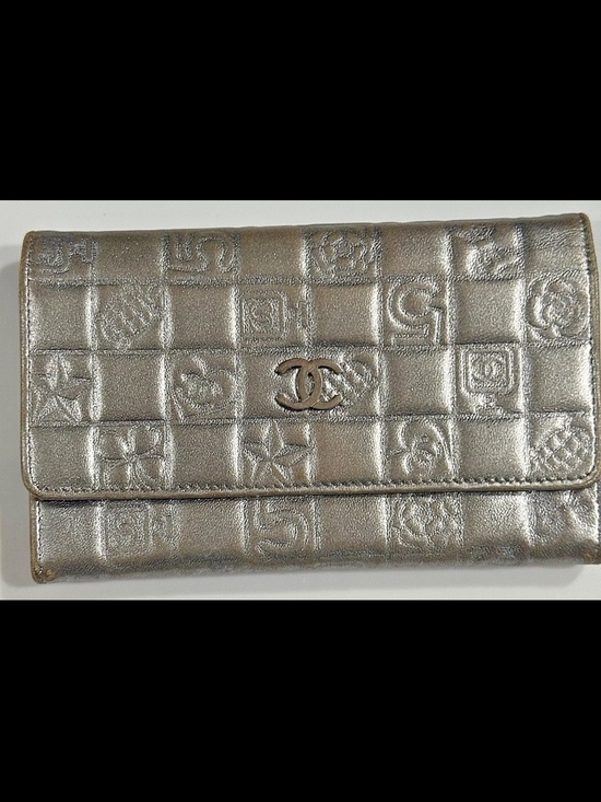 CHANEL Handbags - CHANEL - Metallic Quilted CC Logo Wallet Icon Series Leather RARE!!